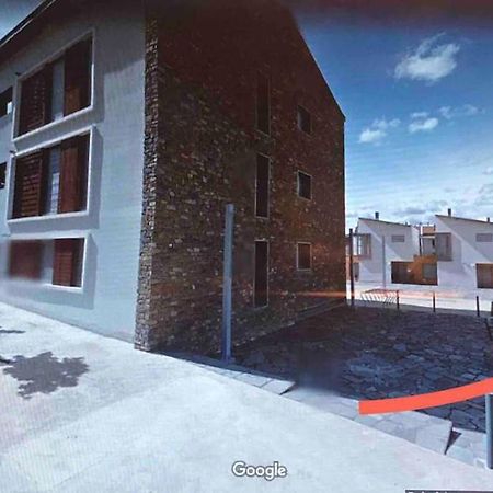 Chalet Adosado Entero, Bbq Y Piscina Comunitaria Sabiñánigo المظهر الخارجي الصورة