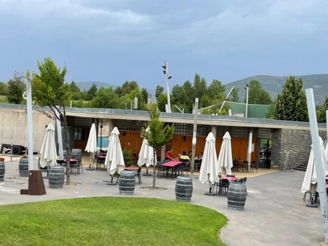Chalet Adosado Entero, Bbq Y Piscina Comunitaria Sabiñánigo المظهر الخارجي الصورة