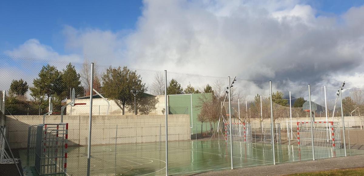 Chalet Adosado Entero, Bbq Y Piscina Comunitaria Sabiñánigo المظهر الخارجي الصورة