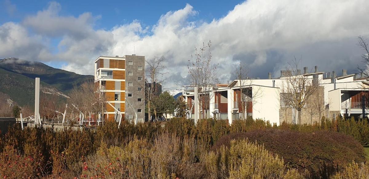 Chalet Adosado Entero, Bbq Y Piscina Comunitaria Sabiñánigo المظهر الخارجي الصورة