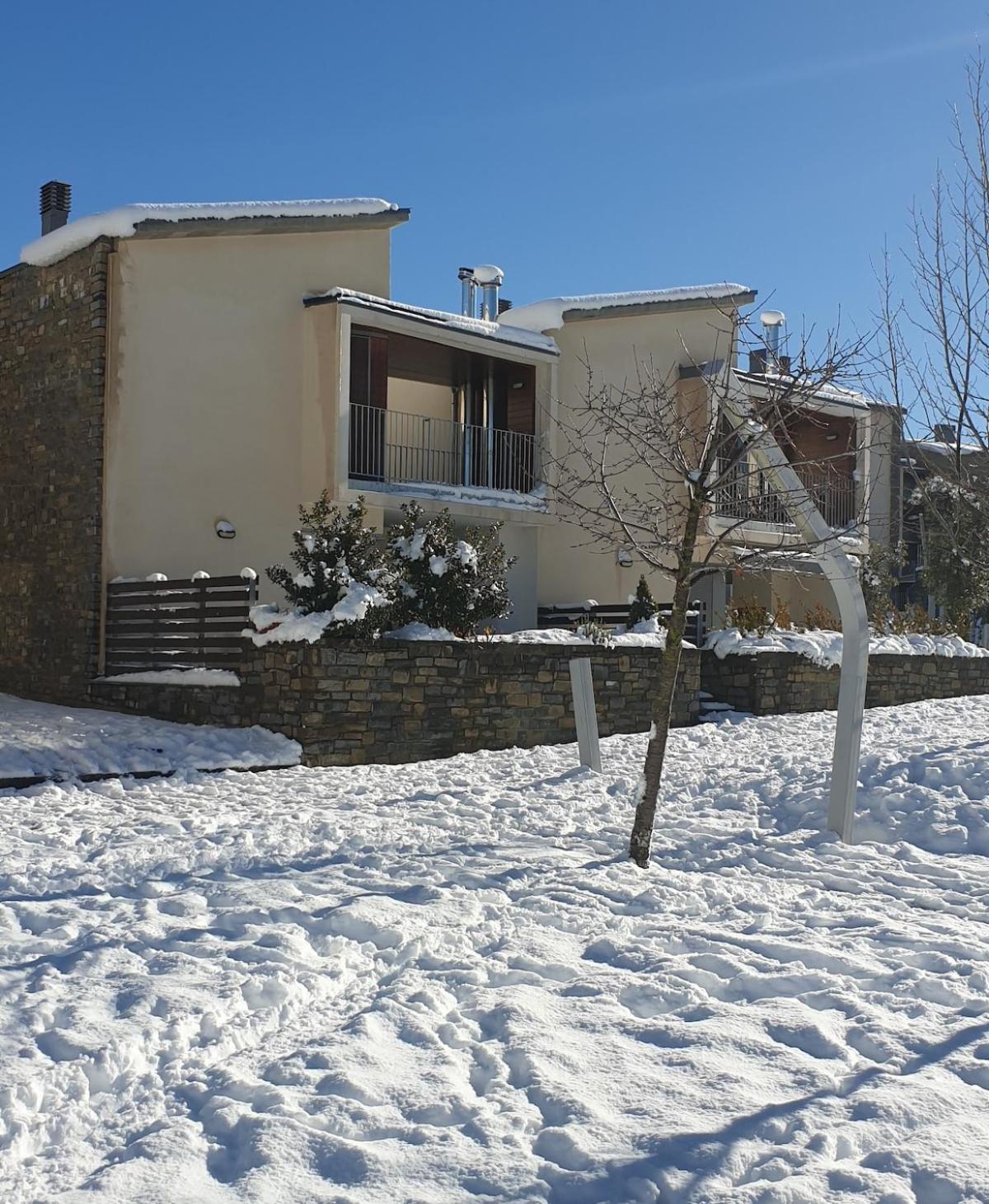 Chalet Adosado Entero, Bbq Y Piscina Comunitaria Sabiñánigo المظهر الخارجي الصورة