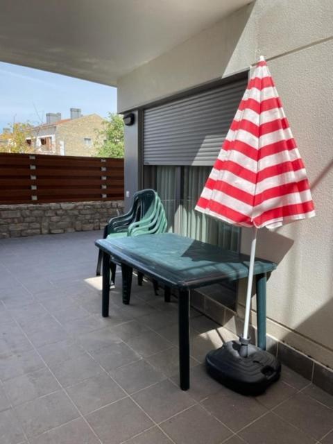 Chalet Adosado Entero, Bbq Y Piscina Comunitaria Sabiñánigo المظهر الخارجي الصورة