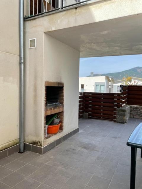 Chalet Adosado Entero, Bbq Y Piscina Comunitaria Sabiñánigo المظهر الخارجي الصورة