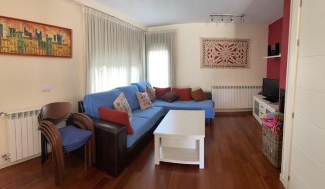 Chalet Adosado Entero, Bbq Y Piscina Comunitaria Sabiñánigo المظهر الخارجي الصورة